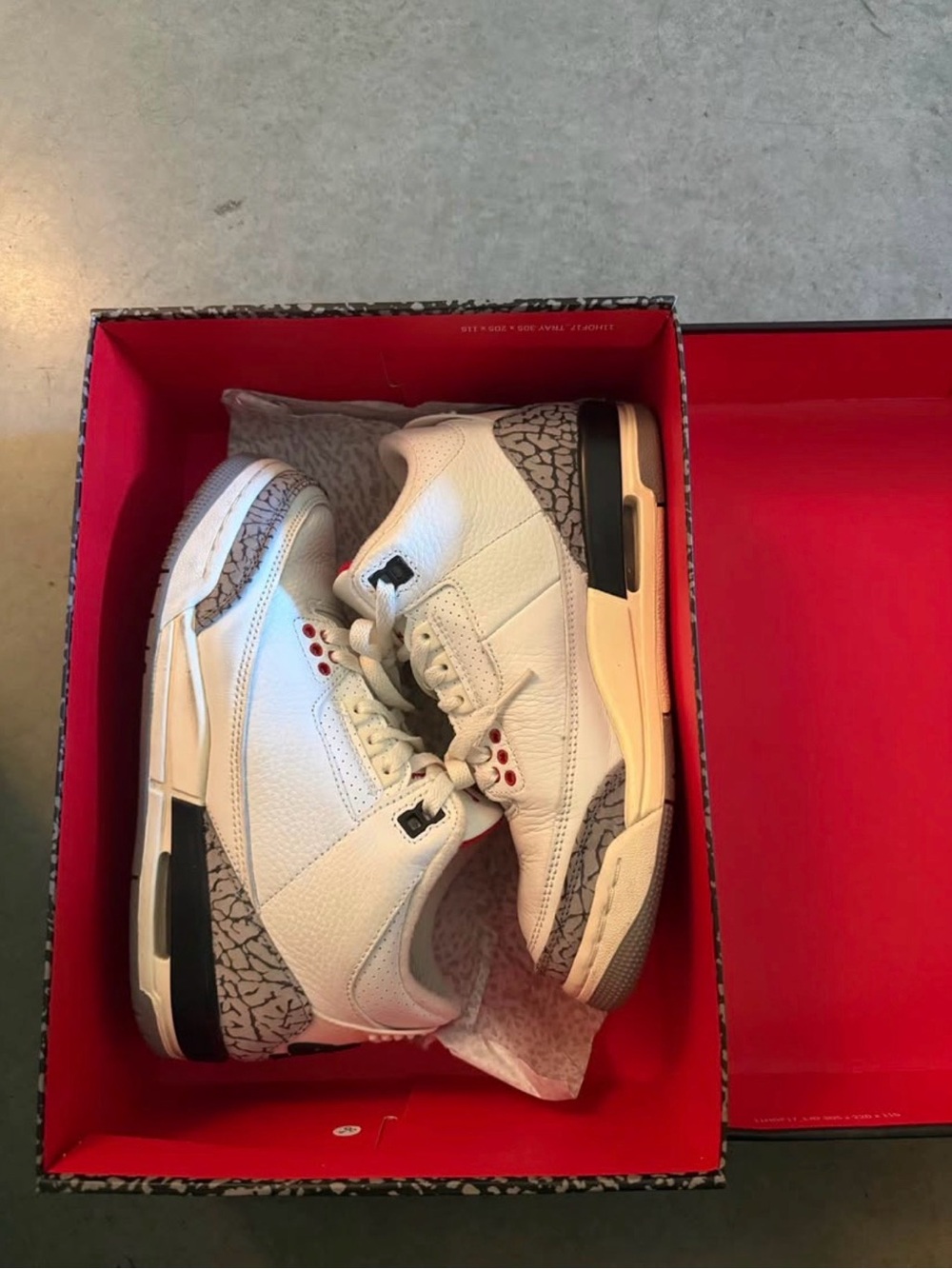 Air Jordan 3 retro, size 4.5Y (women’s size 6)